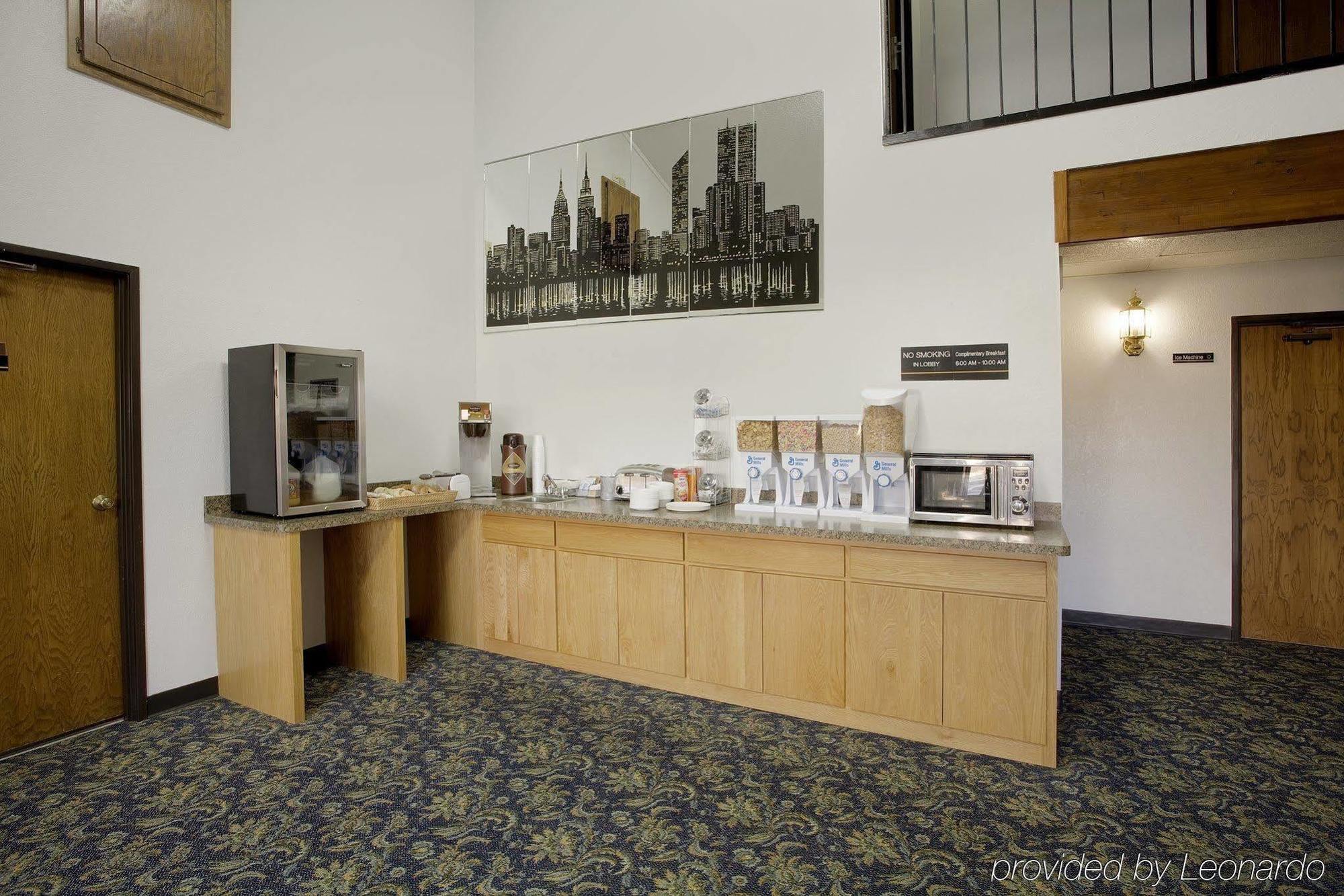 Waconia Inn And Suites Интерьер фото