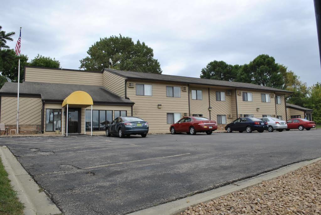 Waconia Inn And Suites Экстерьер фото