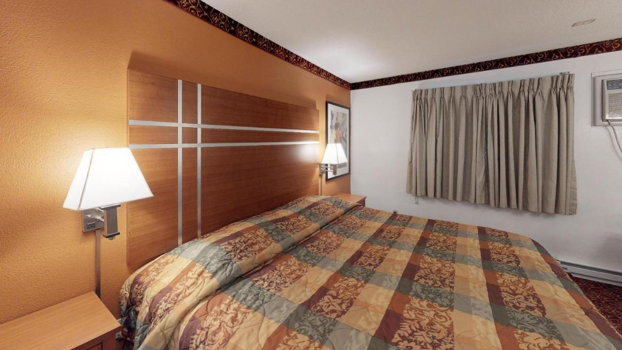 Waconia Inn And Suites Экстерьер фото