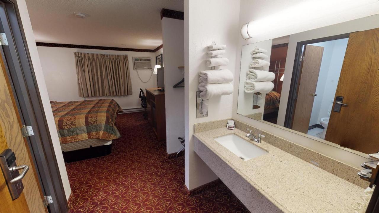 Waconia Inn And Suites Экстерьер фото