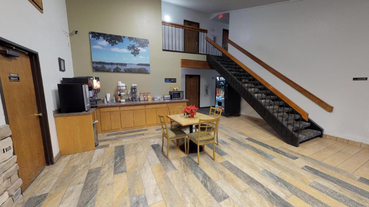 Waconia Inn And Suites Экстерьер фото